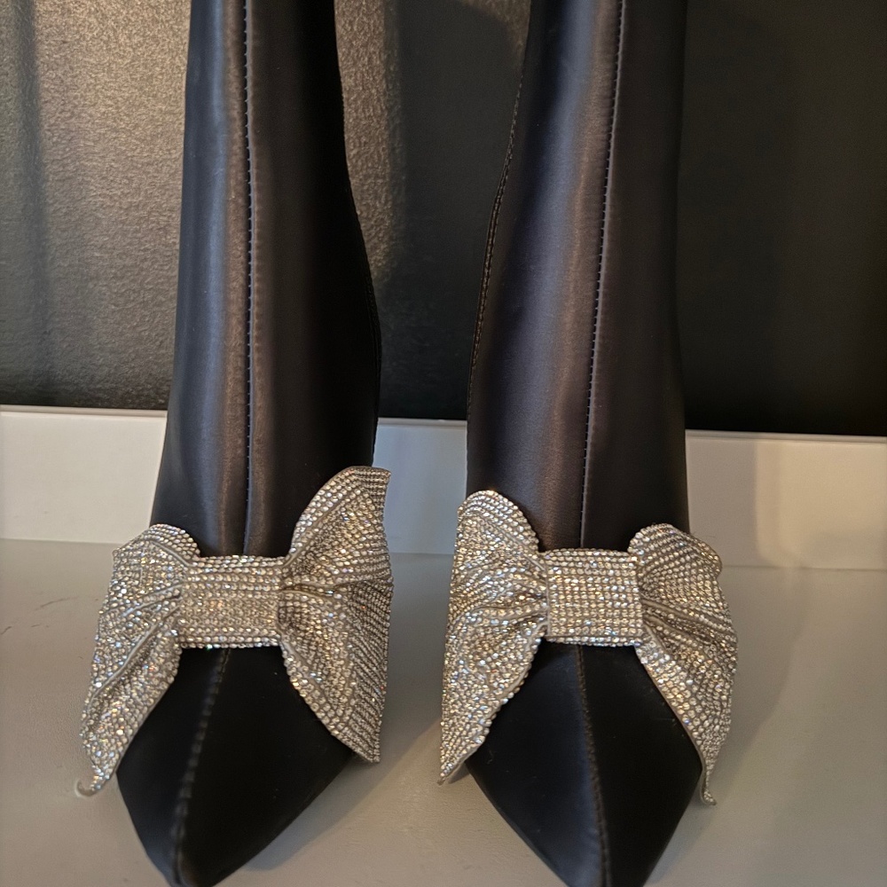 Alezesa Wang Ana Rhinestone Bow Boots | Size 8